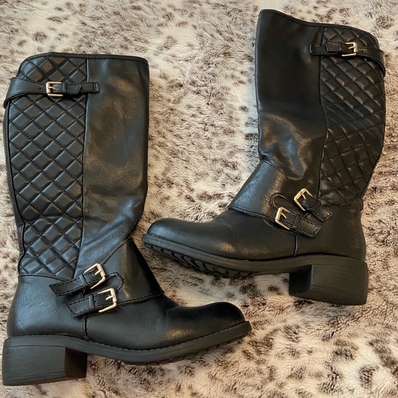 Shoes - Black Boots 🖤 Size 6